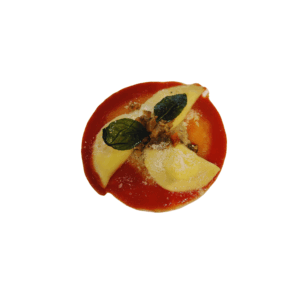 Ravioli mit Burrata gefüllt auf Tomatencreme, Grillgemüsewürfel und Basilikumbutter