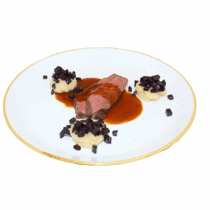 Onglet vom heimischen Rind mit Pastinakenpüree und glassierten blauene Karotten