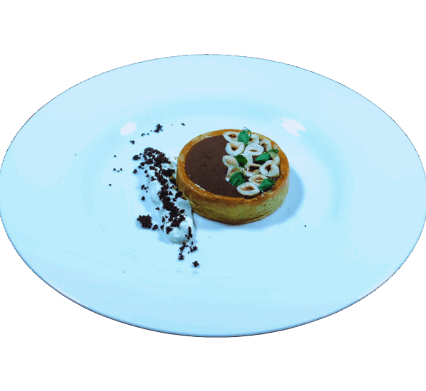 Tartelettes mit Nougat-Karamellcreme und Haselnüssen und Früchten der Saison